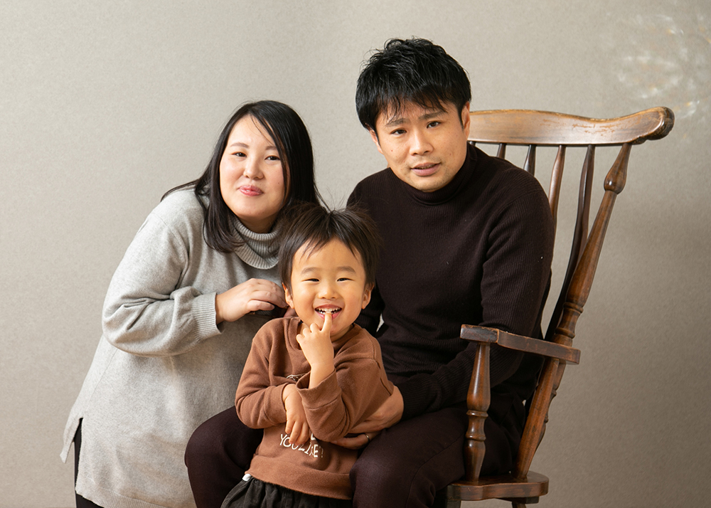とりる写真室の家族写真 長崎市のフォトスタジオ 写真館 シンプルにおしゃれで優しい写真をリーズナブルに